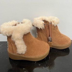 Infant UGG boots with fur and zipper